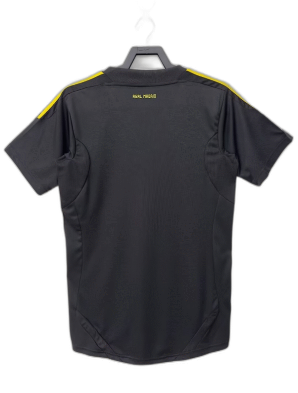 Real Madrid 11/12 Goalkeeper Black Jersey - Retro Version - Image 2